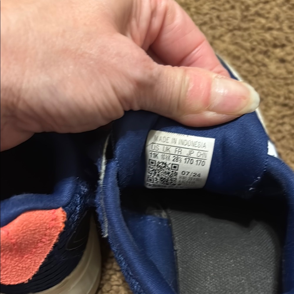 Adidas Blue and White Sneakers for Everyday Comfort - Picture 2 of 4